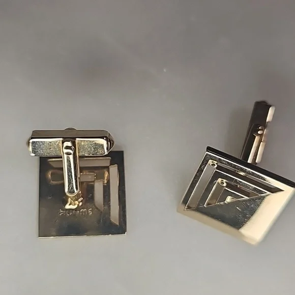 Swank Goldtone Geometric Cufflinks - Picture 2 of 3
